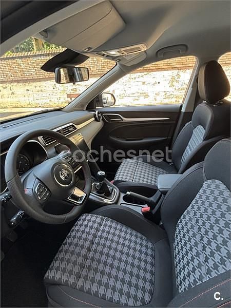 Usado MG ZS Comfort 106 CV (77 kW) 2024 Negro SUV