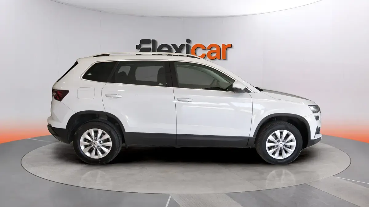 Usado Skoda Karoq Ambition 116 CV (85 kW) 2022 Blanco SUV