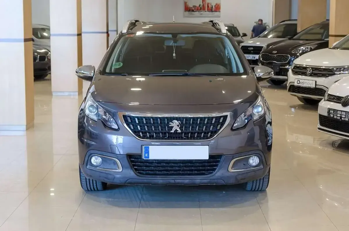 Usado Peugeot 2008 Style 99 CV (72 kW) 2017 Gris SUV