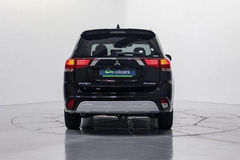 Usado Mitsubishi Outlander P-HEV Edition 224 CV (164 kW) 2021 Negro SUV