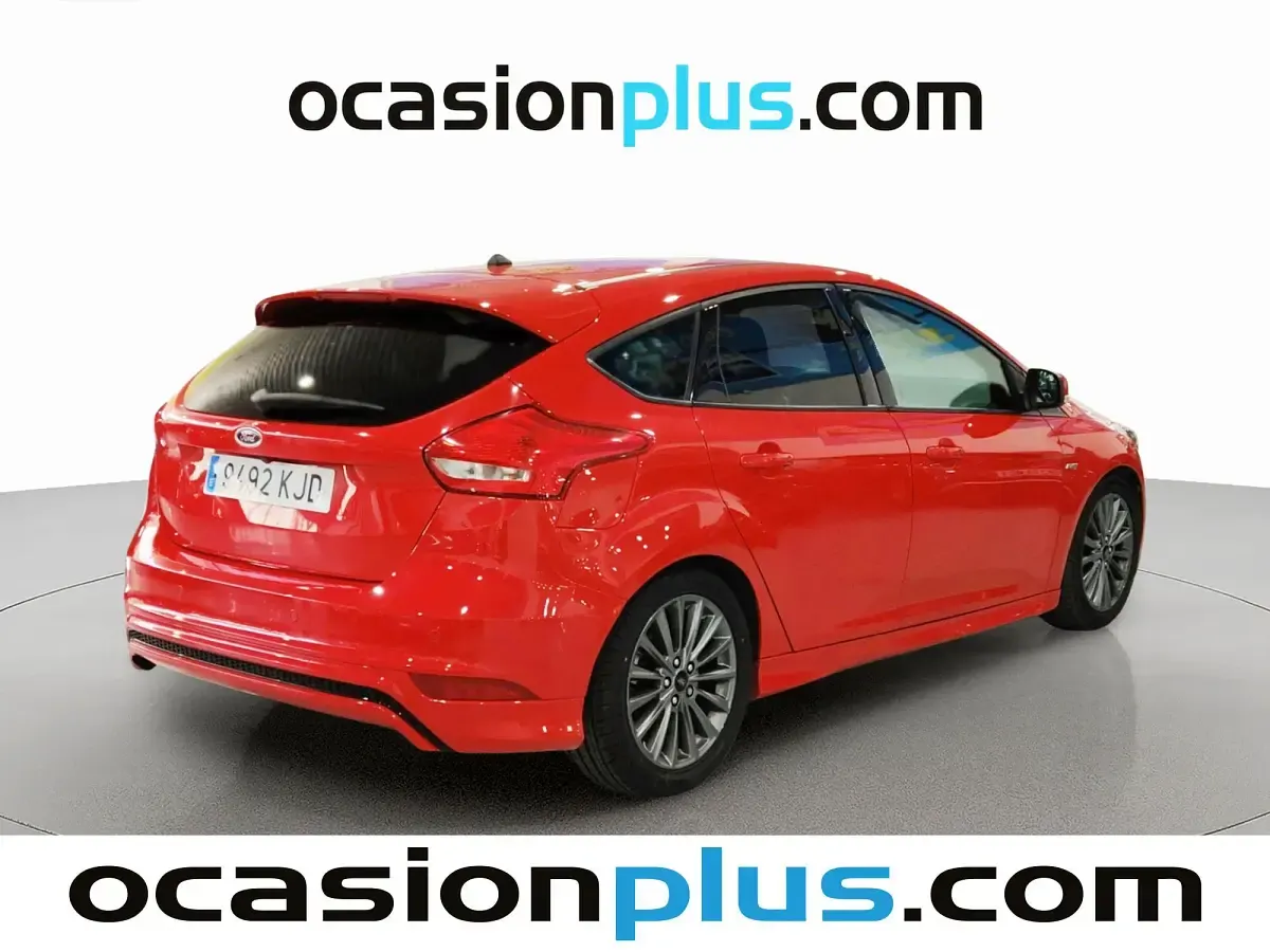 Usado Ford Focus ST-Line 125 CV (91 kW) 2018 Rojo Utilitario