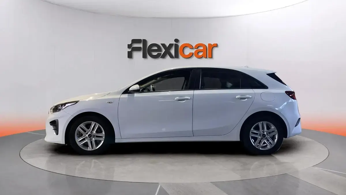Usado Kia Ceed 120 CV (88 kW) 2022 Blanco Utilitario
