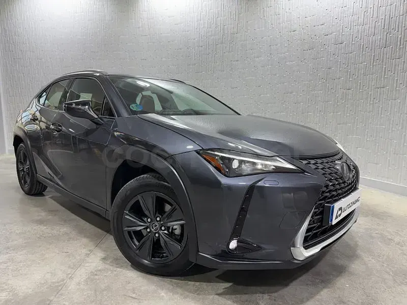 Usado Lexus UX 199 CV (146 kW) 2025 Gris / plata SUV