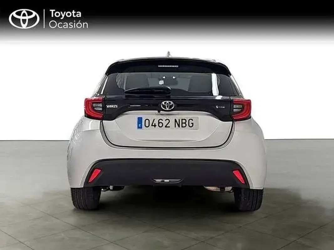 Usado Toyota Yaris Active 116 CV (85 kW) 2025 Gris Utilitario