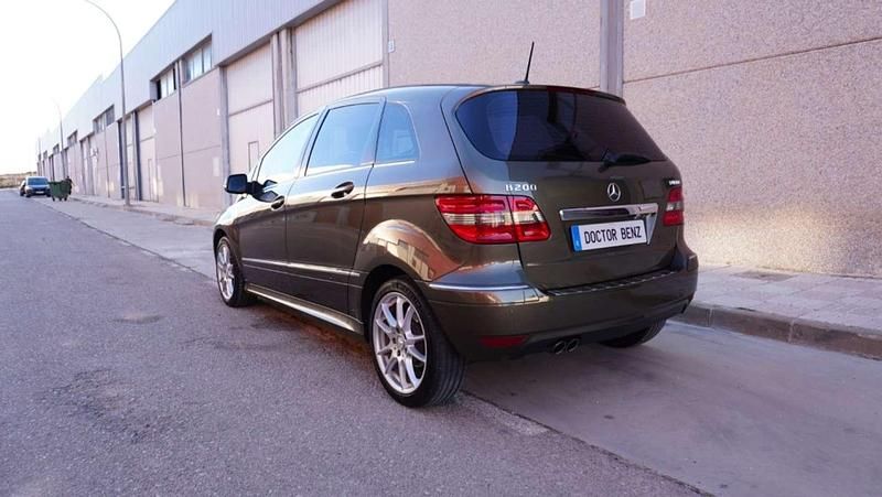Usado Mercedes B200 193 CV (141 kW) 2009 Marrón Monovolumen