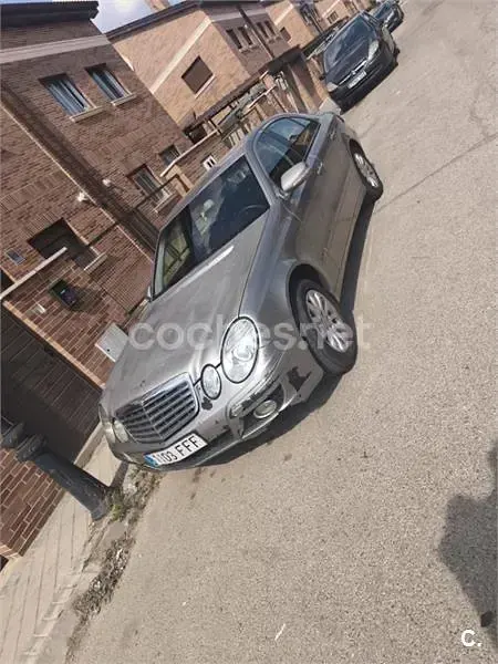 Usado Mercedes E220 Elegance 150 CV (110 kW) 2007 Beige Berlina