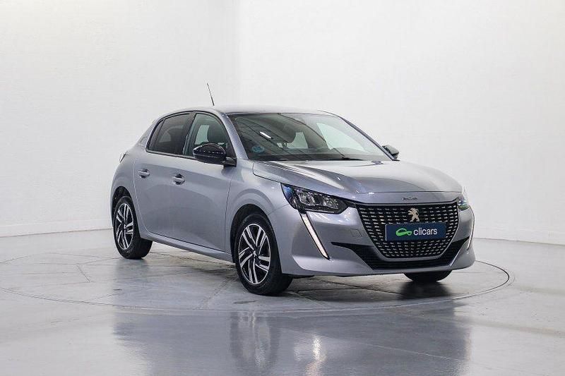 Usado Peugeot 208 Allure 100 CV (73 kW) 2023 Gris Utilitario