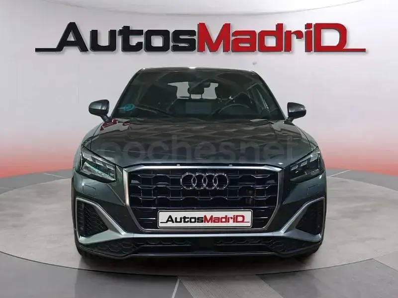 Usado Audi Q2 S-Line 150 CV (110 kW) 2024 Gris / plata SUV