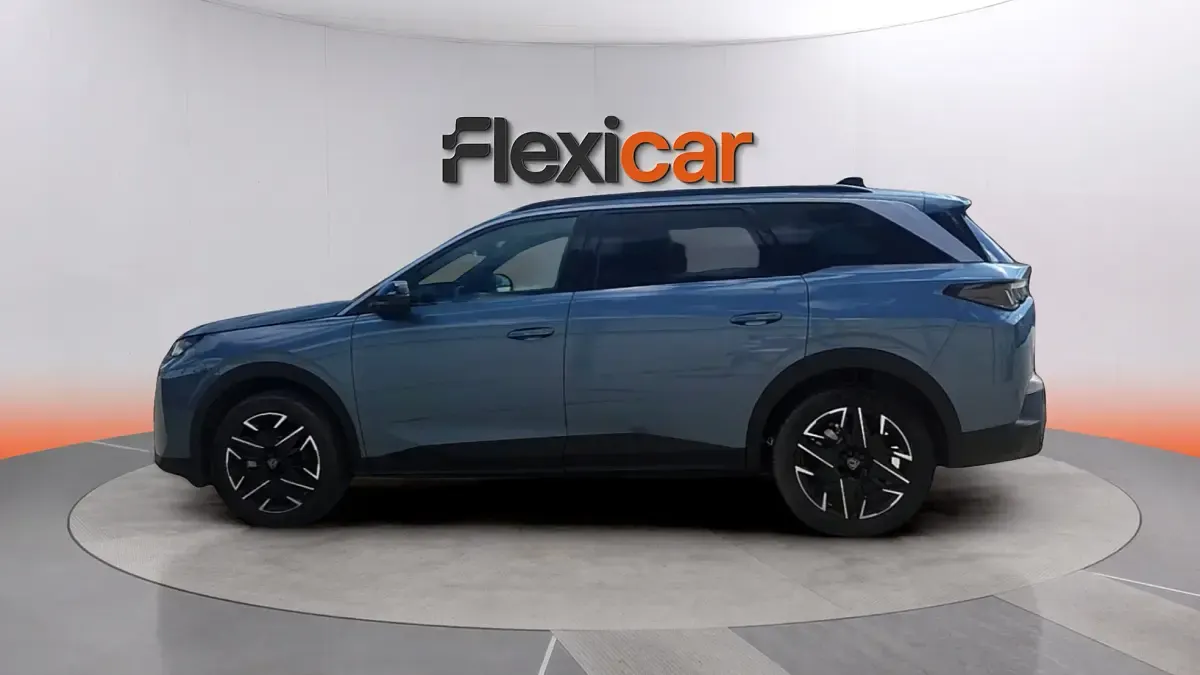 Używany Peugeot 5008 Allure 136 KM (100 kW) 2025 Niebieski SUV