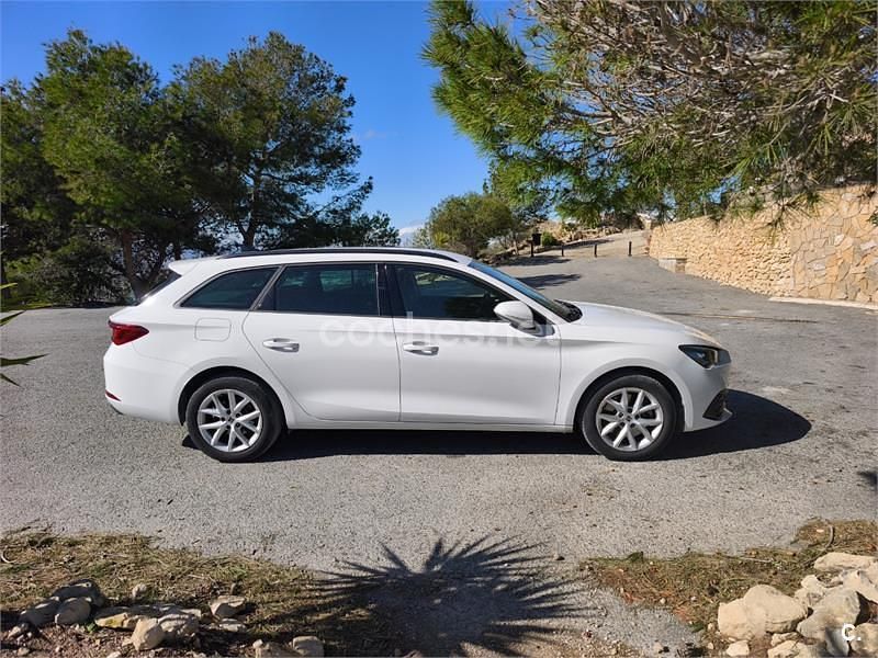 Usado Seat Leon Style 115 CV (84 kW) 2021 Blanco Familiar