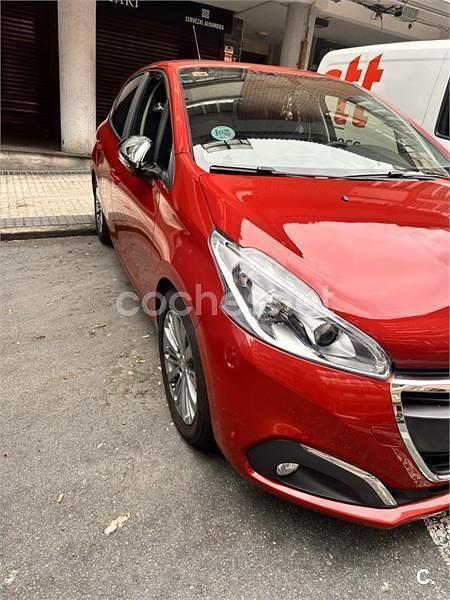 Granate Usado 2018 Peugeot 208 Style Utilitario | 7800 € (Buen precio) - Imagen 1/1