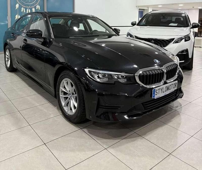 Negro Usado 2018 BMW 318 Comfort Edition Berlina | 24.990 € (Caro) - Imagen 1/4