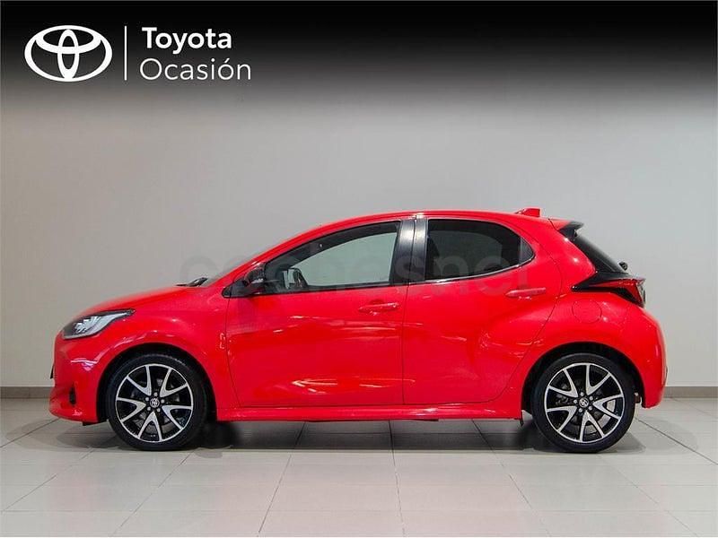 Usado Toyota Yaris Hybrid Style 116 CV (85 kW) 2021 Rojo Berlina
