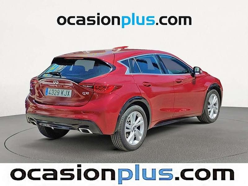 Usado Infiniti Q30 Premium 170 CV (125 kW) 2018 Rojo Utilitario