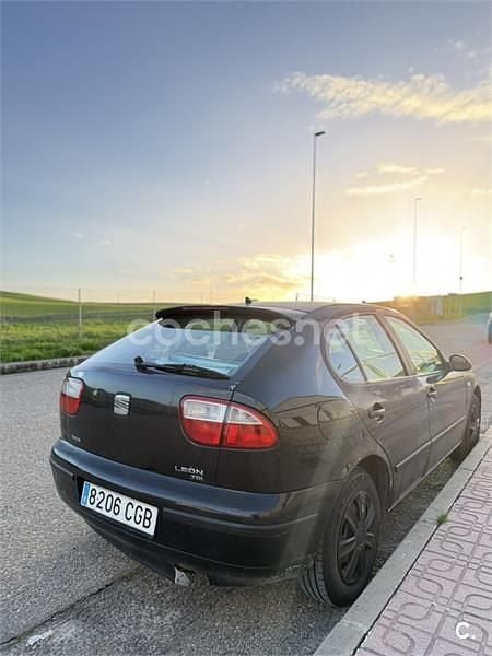 Usado Seat Leon 90 CV (66 kW) 2003 Negro Utilitario
