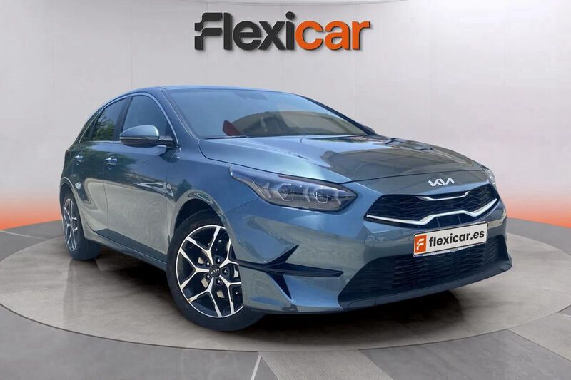 Gris Usado 2022 Kia Ceed Berlina | 15.490 € (Buen precio) - Imagen 1/4
