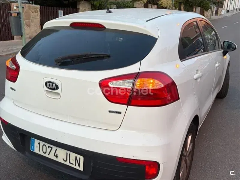 Usado Kia Rio 75 CV (55 kW) 2016 Blanco Utilitario