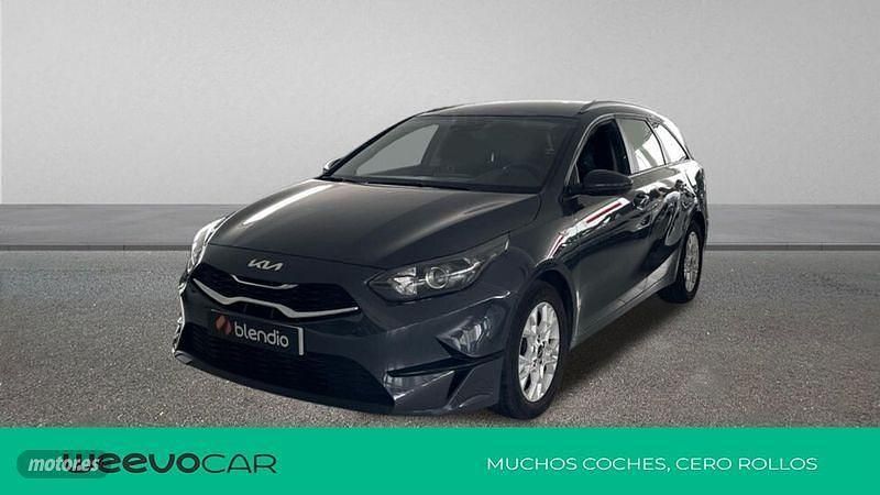 Usado Kia Ceed Sportswagon 120 CV (88 kW) 2023 Gris Familiar