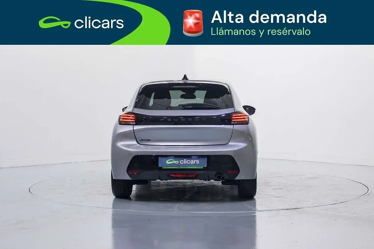 Usado Peugeot 208 Allure 102 CV (75 kW) 2025 Plateado Utilitario