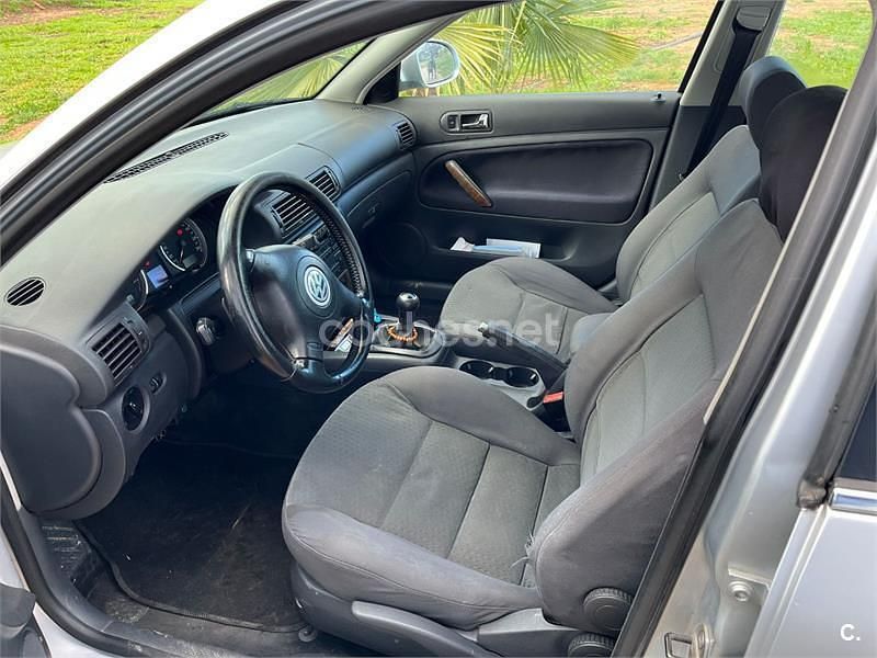 Usado VW Passat Advance 130 CV (95 kW) 2005 Gris / plata Familiar