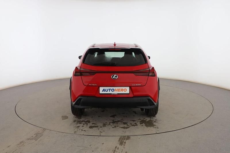 Usado Lexus UX 300h 199 CV (146 kW) 2024 Rojo SUV