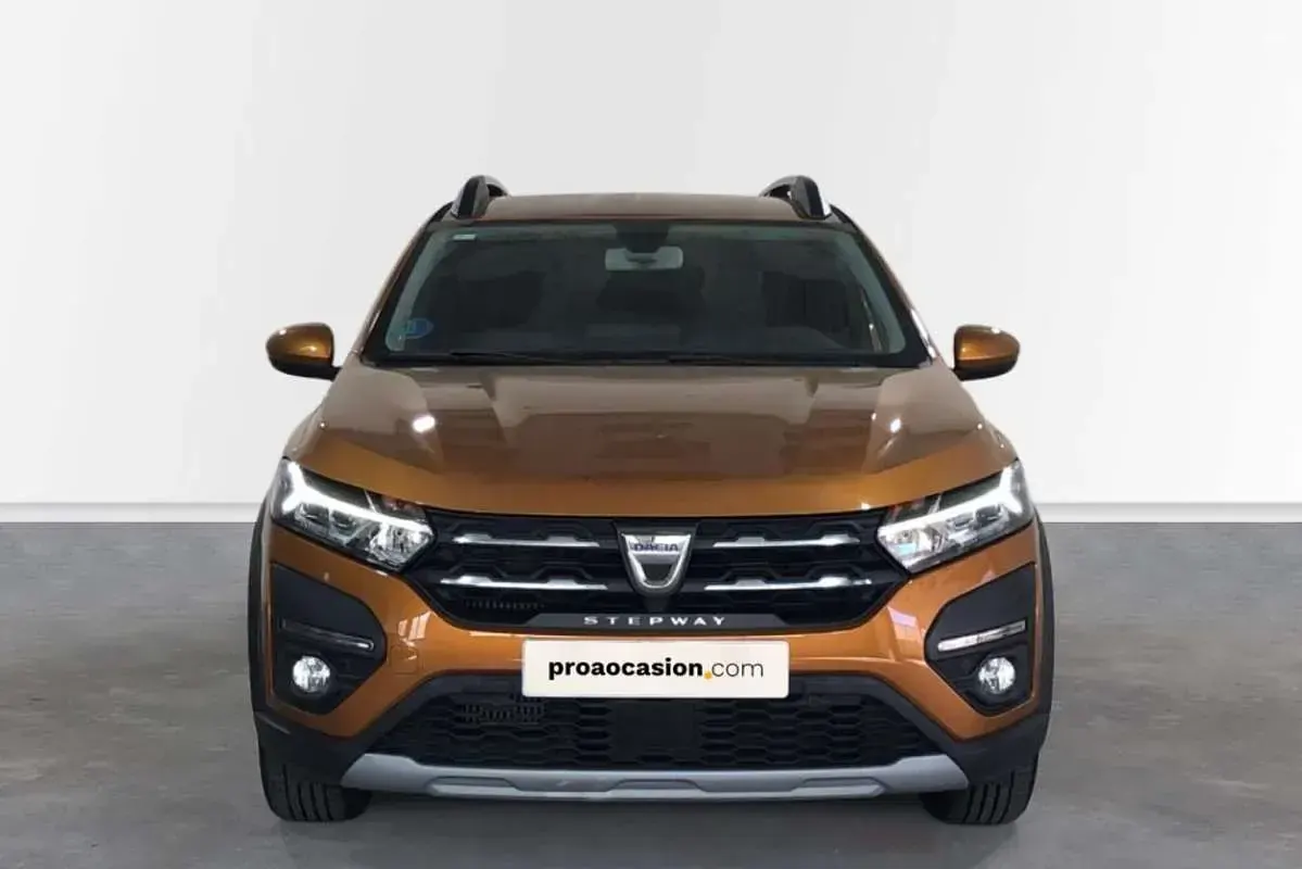 Usado Dacia Sandero Comfort 101 CV (74 kW) 2021 Naranja Utilitario