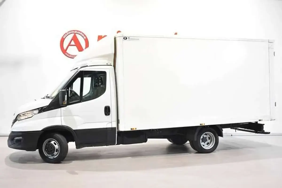 Usado Iveco Daily 156 CV (114 kW) 2024 Blanco Van