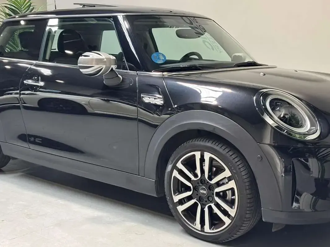 Usado Mini Cooper SE 135 kW (184 CV) 2023 Negro Utilitario