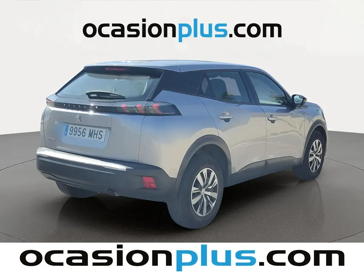 Usado Peugeot 2008 Active 101 CV (74 kW) 2023 Gris SUV