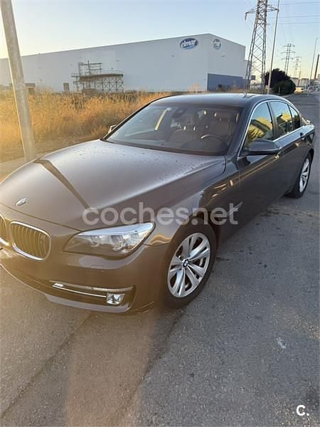 Usado BMW 740 313 HP (230 kW) 2013 Castanho Sedan