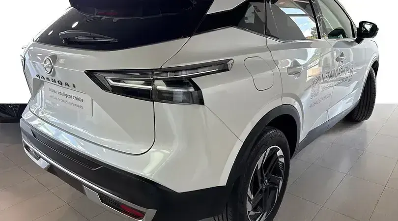Nuevo Nissan Qashqai N-Connecta 140 CV (102 kW) 2026 Kori white techo black SUV