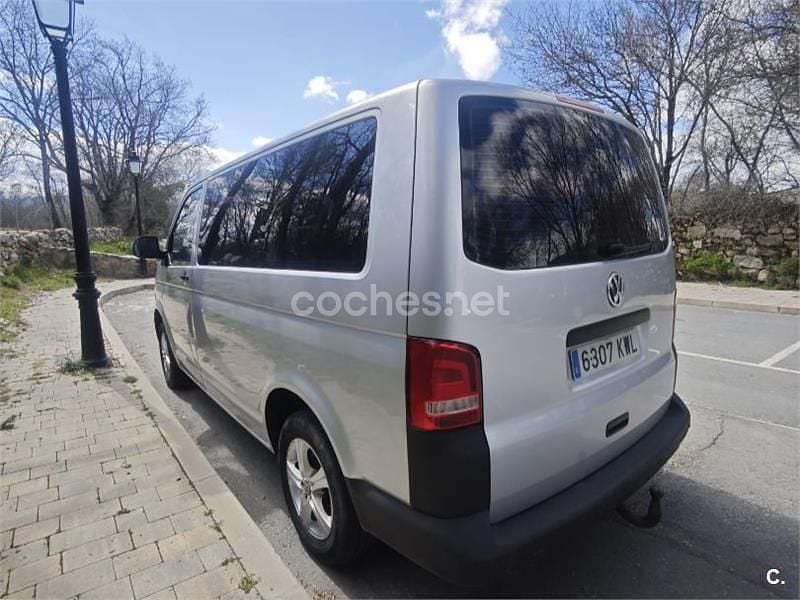 Usado VW Caravelle Trendline 140 CV (102 kW) 2012 Gris / plata Monovolumen