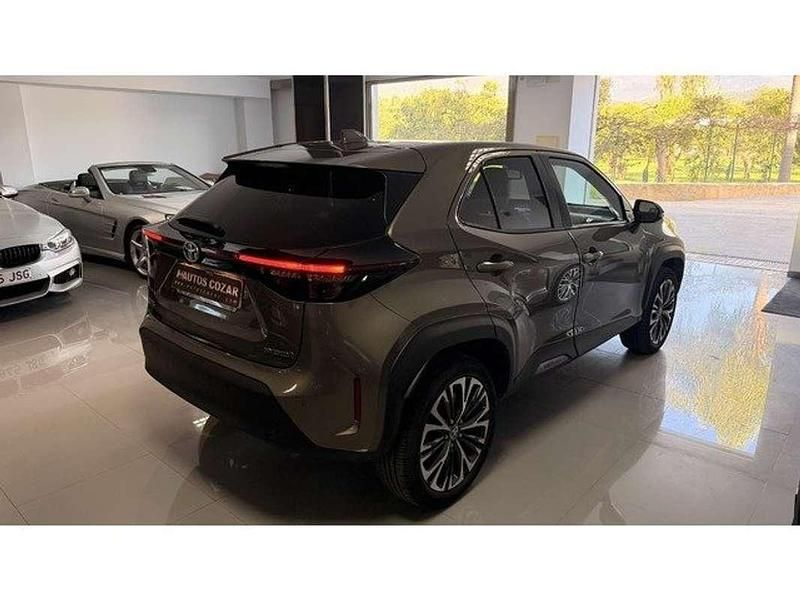 Usado Toyota Yaris Cross Business Edition 116 CV (85 kW) 2023 Verde SUV