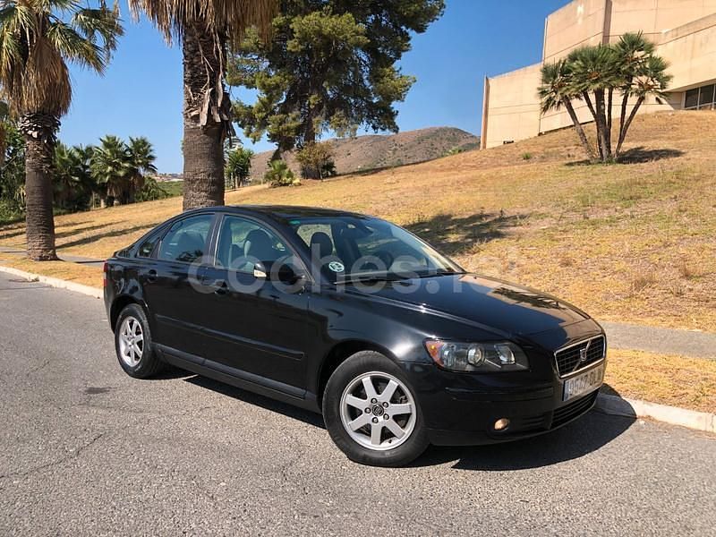 Negro Usado 2005 Volvo S40 Momentum Berlina | 4990 € (Un poco caro) - Imagen 1/4