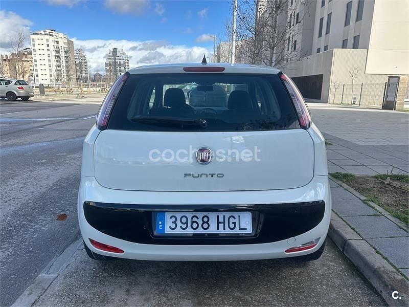 Usado Fiat Punto Lounge 69 CV (50 kW) 2012 Blanco Utilitario