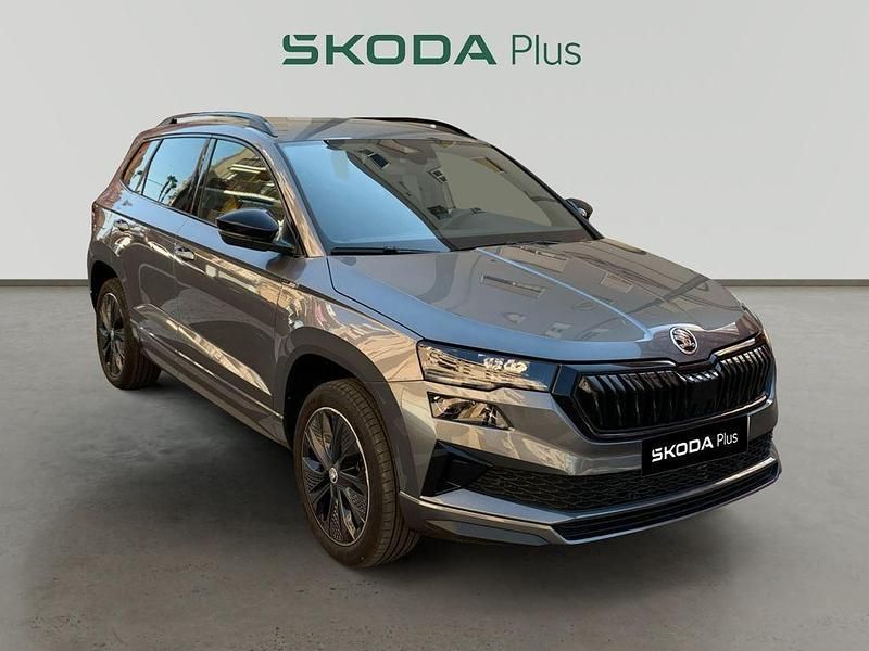 Gris Usado 2024 Skoda Karoq SportLine SUV | 28.990 € (Un poco caro) - Imagen 1/4