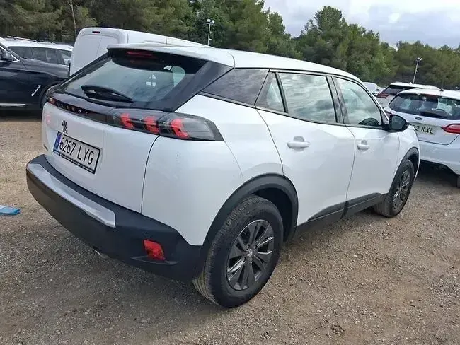 Usado Peugeot 2008 Active 110 CV (80 kW) 2022 Blanco SUV