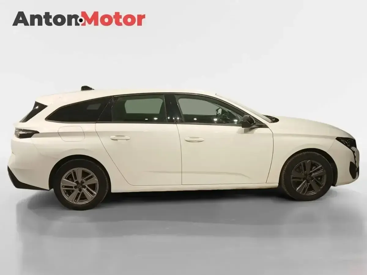Usado Peugeot 308 Active 130 CV (95 kW) 2022 Blanco Berlina