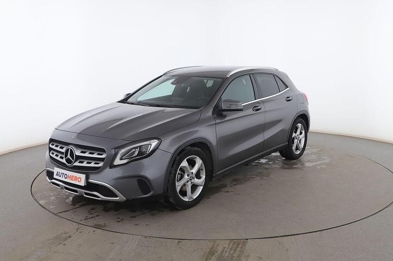 Usado Mercedes GLA180 Urban 122 CV (89 kW) 2019 Blanco SUV