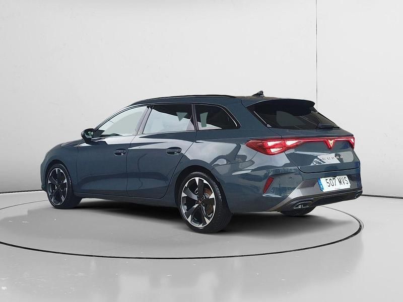 Usado Cupra Leon 150 CV (110 kW) 2024 Azul Berlina