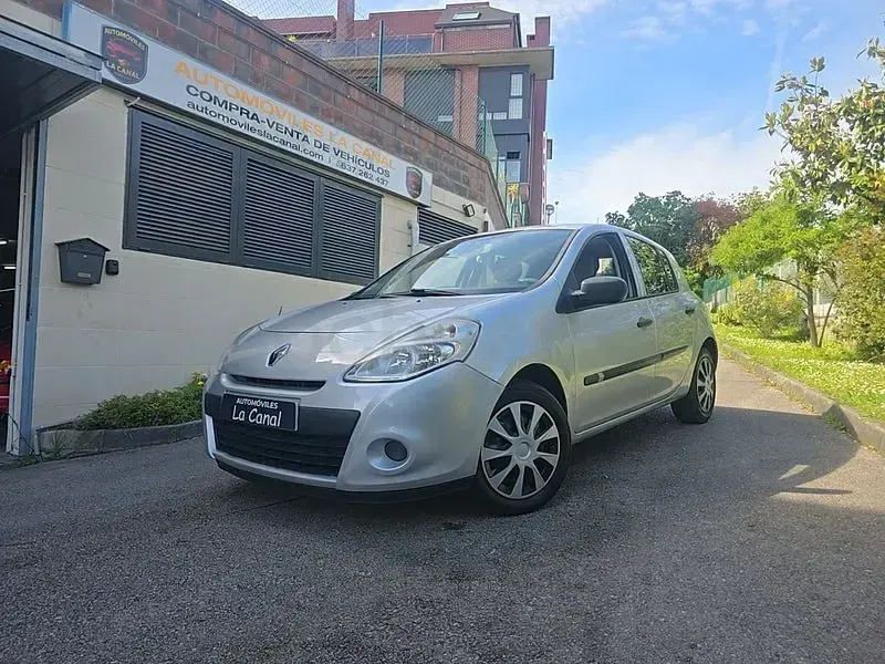 Usado Renault Clio IV Business 75 CV (55 kW) 2012 Gris / plata Berlina