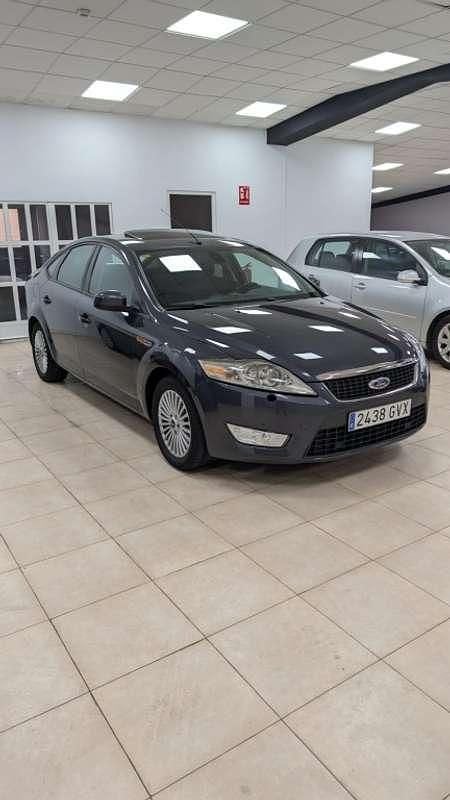 Usado Ford Mondeo Trend 125 CV (91 kW) 2010 Gris Berlina