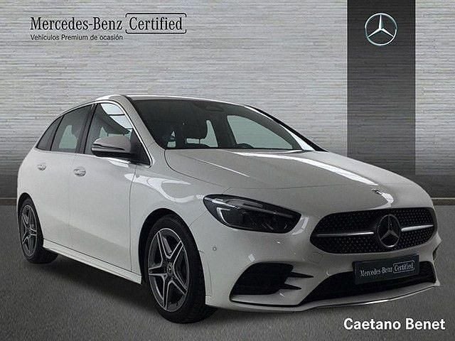 Usado Mercedes B180 AMG line 136 CV (100 kW) 2025 Blanco polar Monovolumen