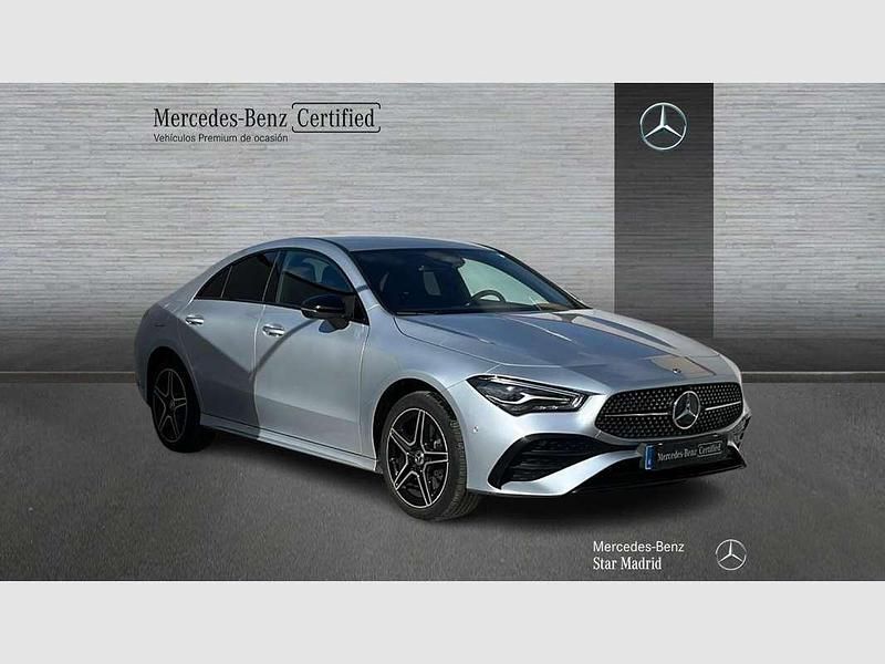 Usado Mercedes CLA250e 218 CV (160 kW) 2025 Plateado Berlina