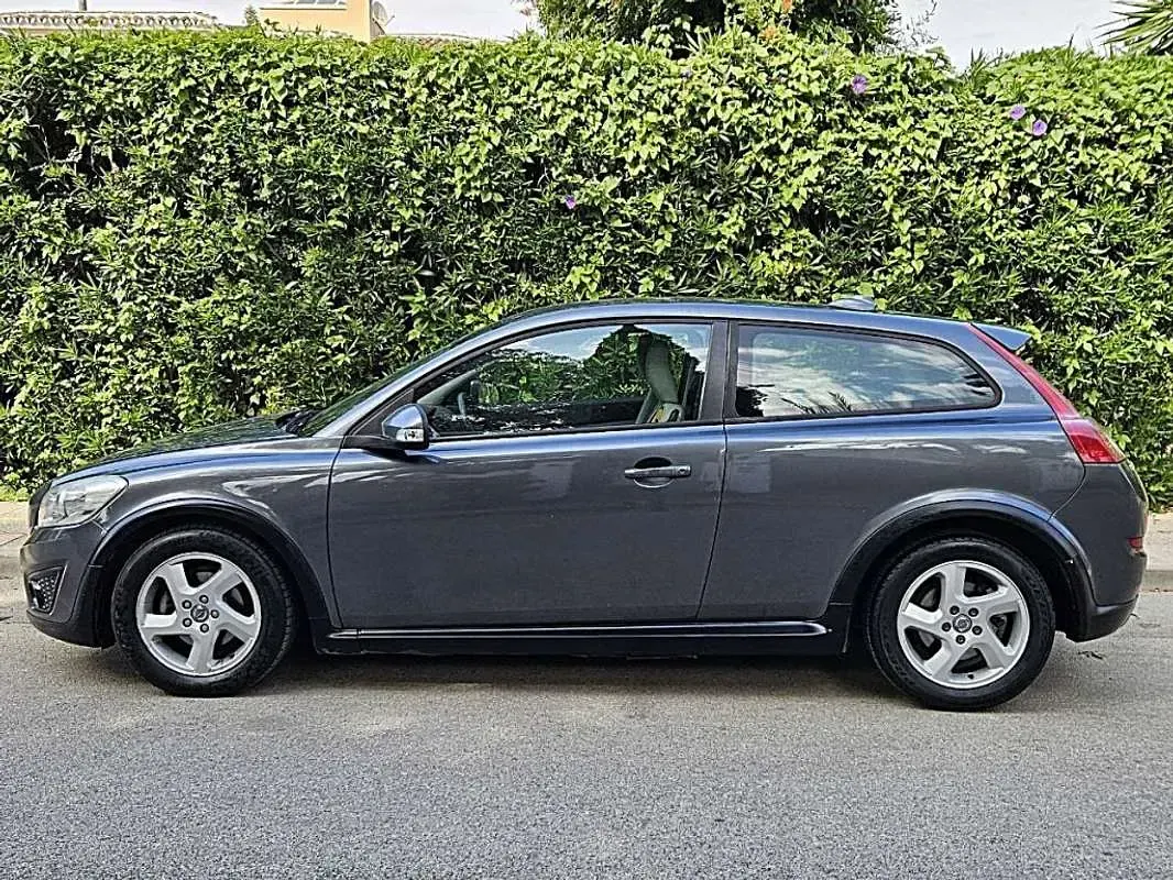 Usado Volvo C30 Momentum 115 CV (84 kW) 2011 Gris Utilitario