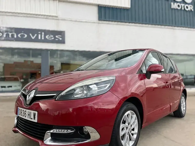 Usado Renault Scénic III Dynamique 110 CV (80 kW) 2013 Granate Monovolumen