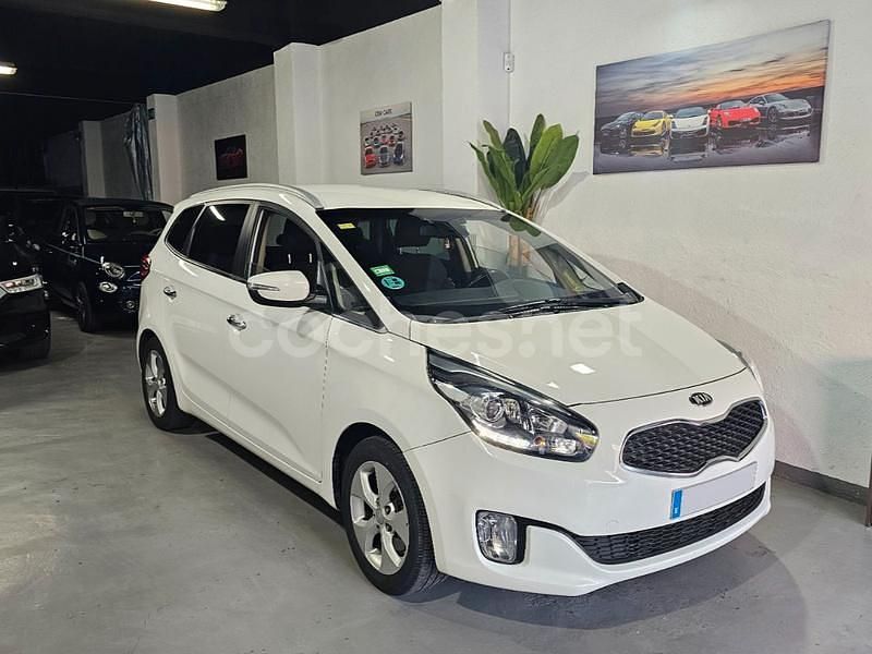 Blanco Usado 2016 Kia Carens Monovolumen | 9800 € (Precio justo) - Imagen 1/4
