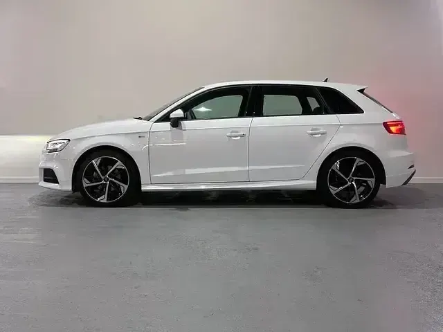 Usado Audi A3 S-Line 116 CV (85 kW) 2020 Blanco Berlina