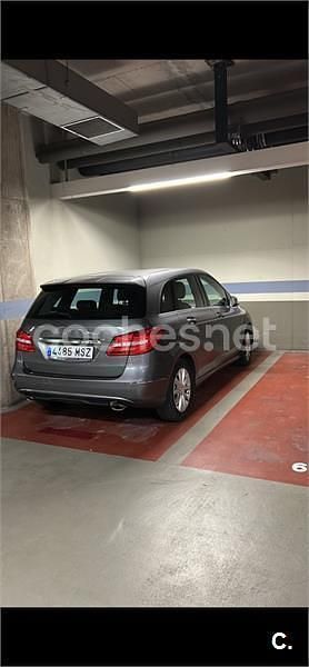 Usado Mercedes B180 116 CV (85 kW) 2013 Gris / plata Monovolumen