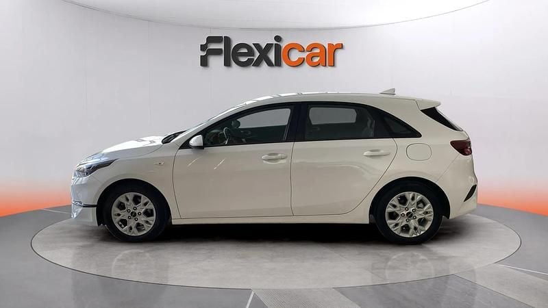 Usado Kia Ceed 120 CV (88 kW) 2022 Blanco Utilitario